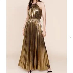Gorgeous gold metallic dress!